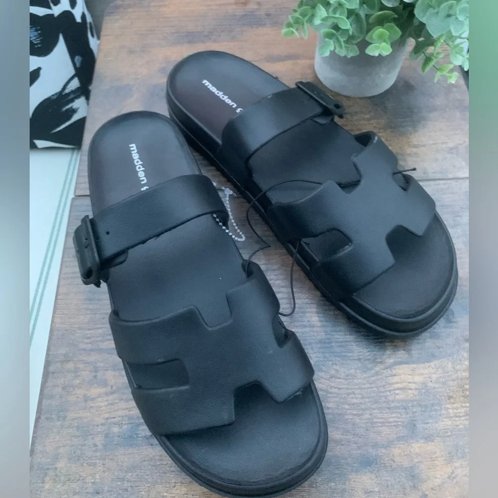 NWT cute Black “Madden Girl” Black Women's H Sandals buckle - Picture 2 of 6